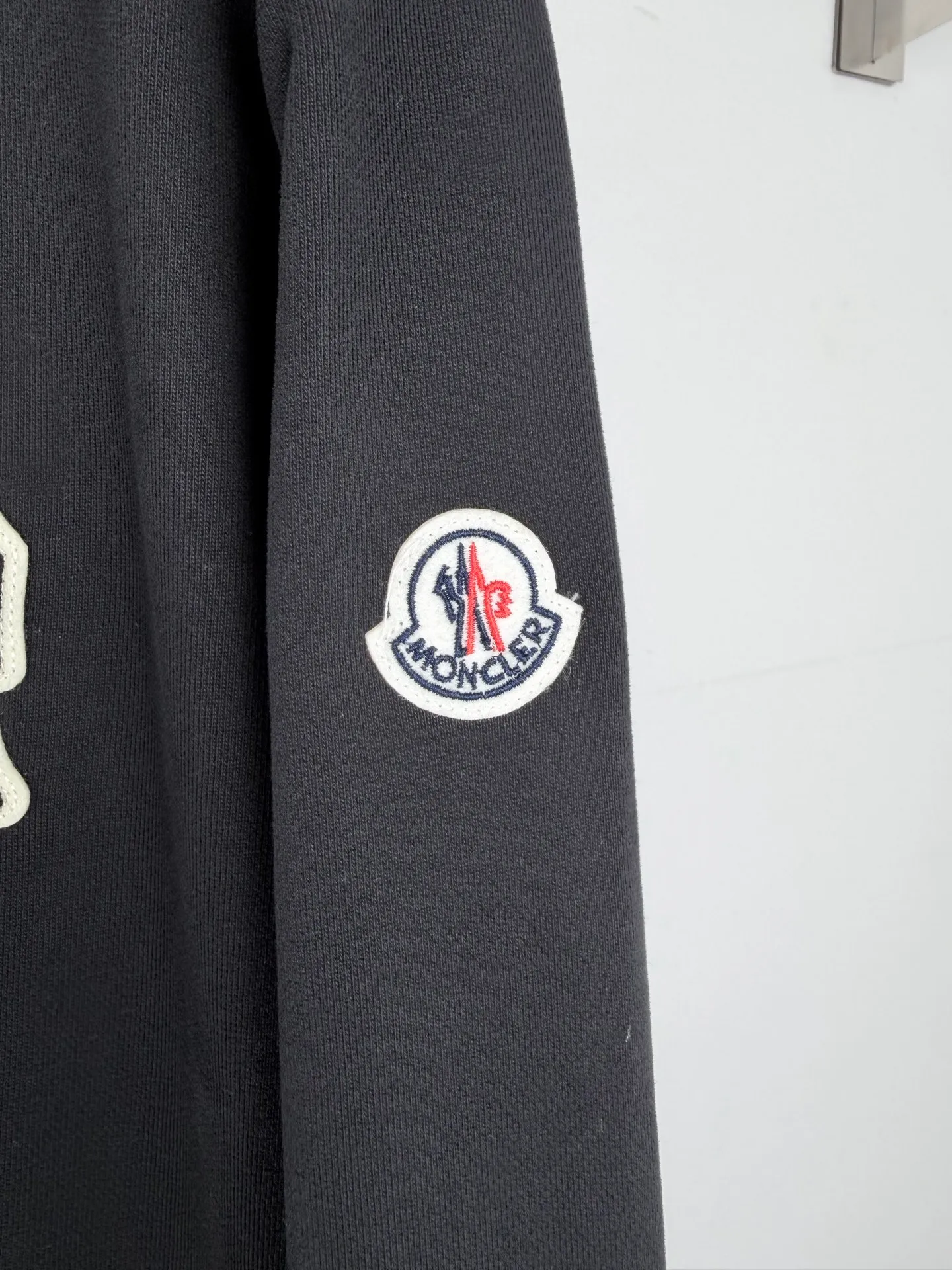 MONCLER/ Retro Classic 1: Moncler 2: Moncler 3: Moncler 4: ： 1:1 Moncler 1:1 Moncler 1:1 Moncler ： Size： S M L XL
